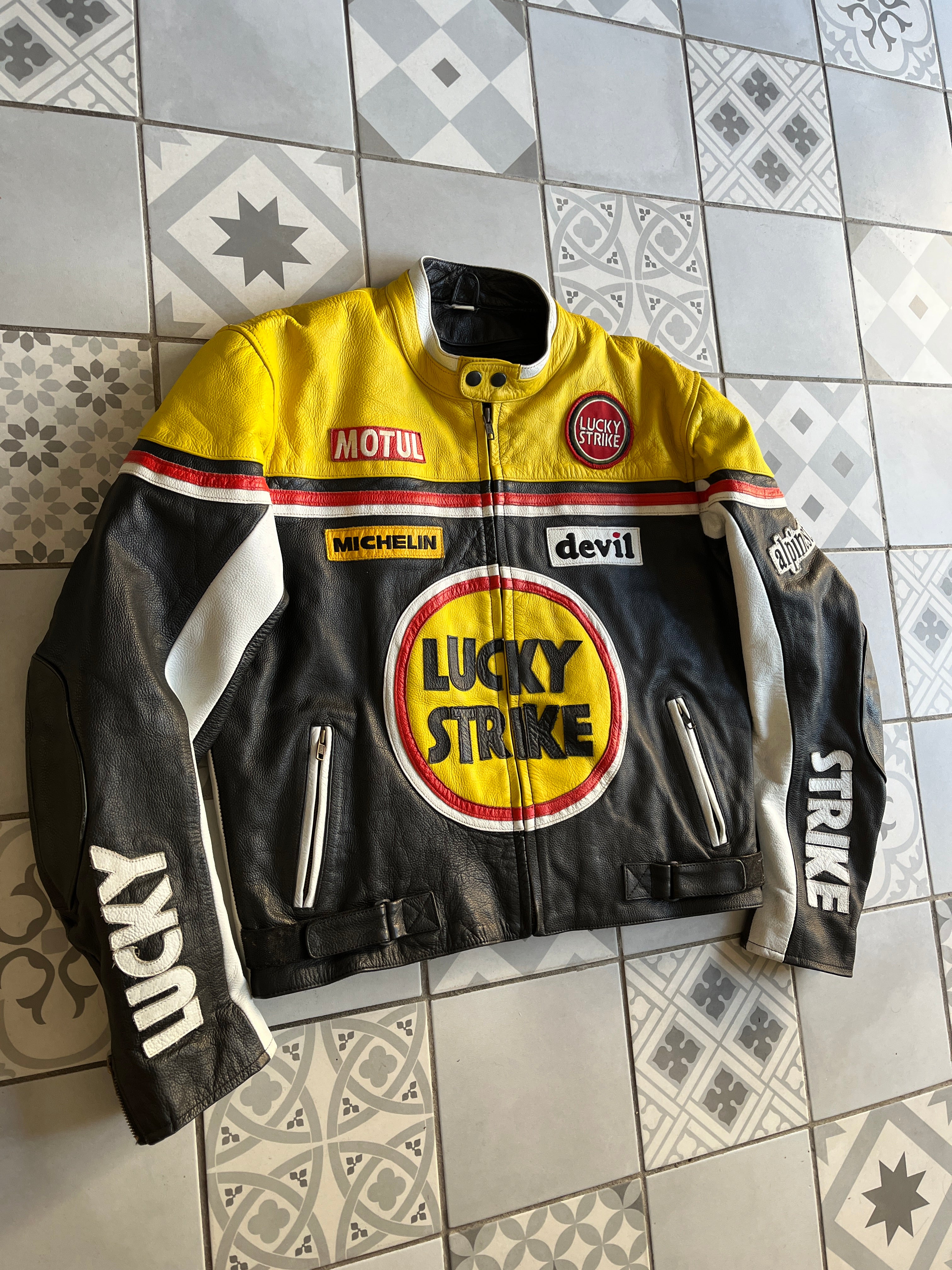 Coupe vintage Lucky Strike Look streetwear