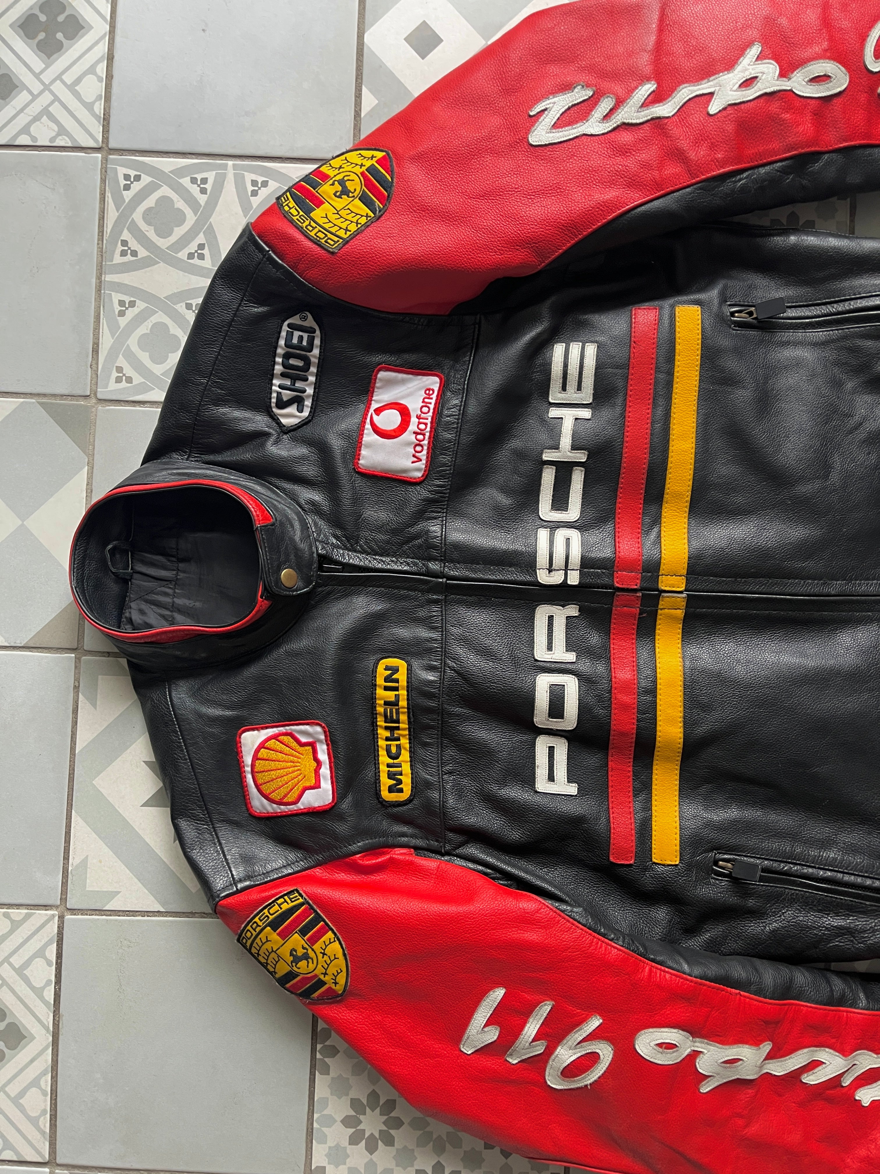 Zips métalliques robustes et finitions soignées blouson Porsche
