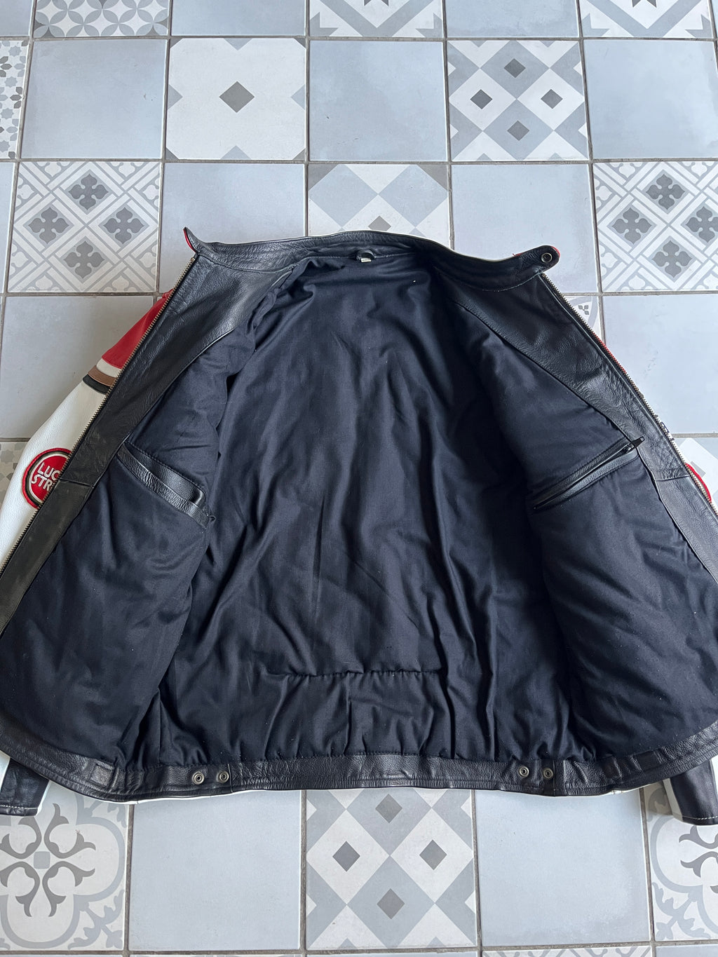 Étiquette de taille XL et doublure intérieure propre - Veste cuir vintage authentique